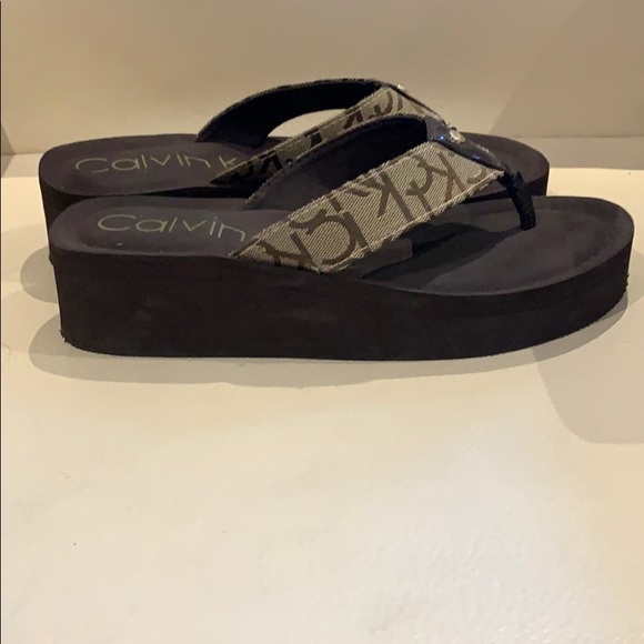 Calvin Klein flip flops - Picture 2 of 4